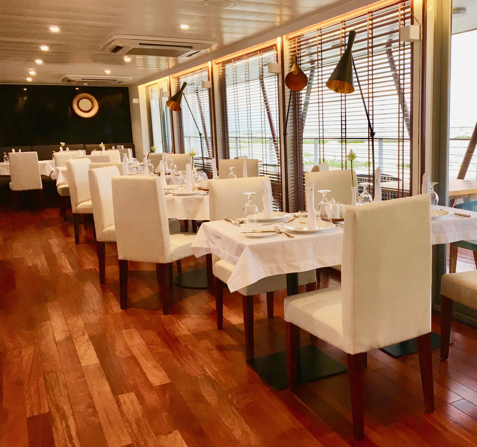 CroisiEurope RV Indochine II Restaurant 3.jpg